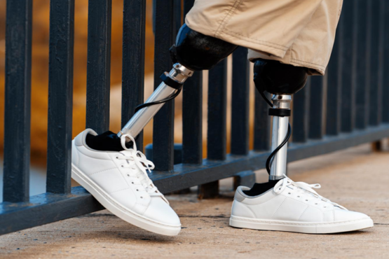 How Prosthetic Feet and Knees Work | Types & Biomechanics Guide